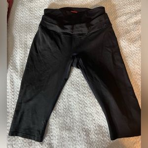 Black Spax Capri leggings